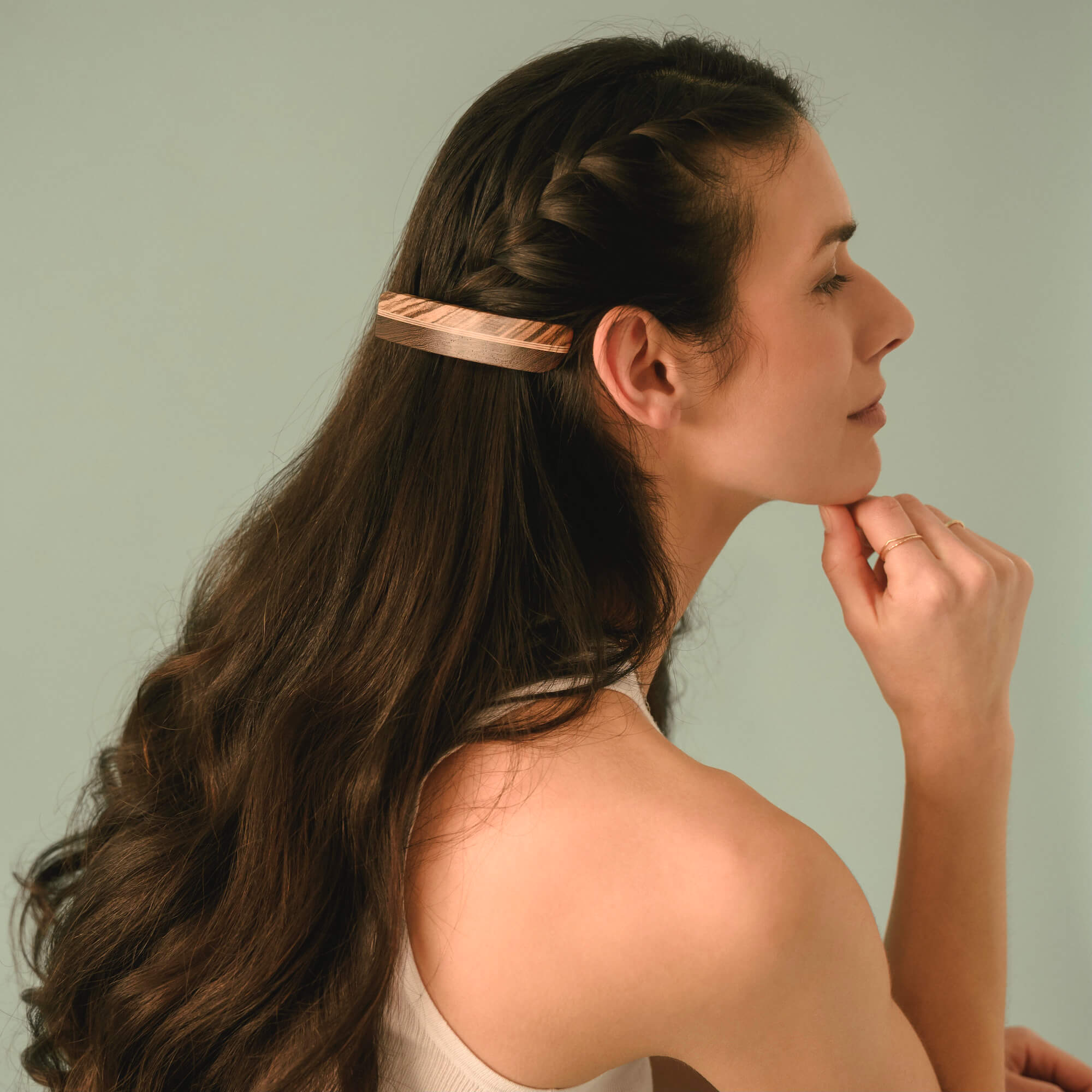 Barrette pou cheveux québécoise en bois, solide et résistante.