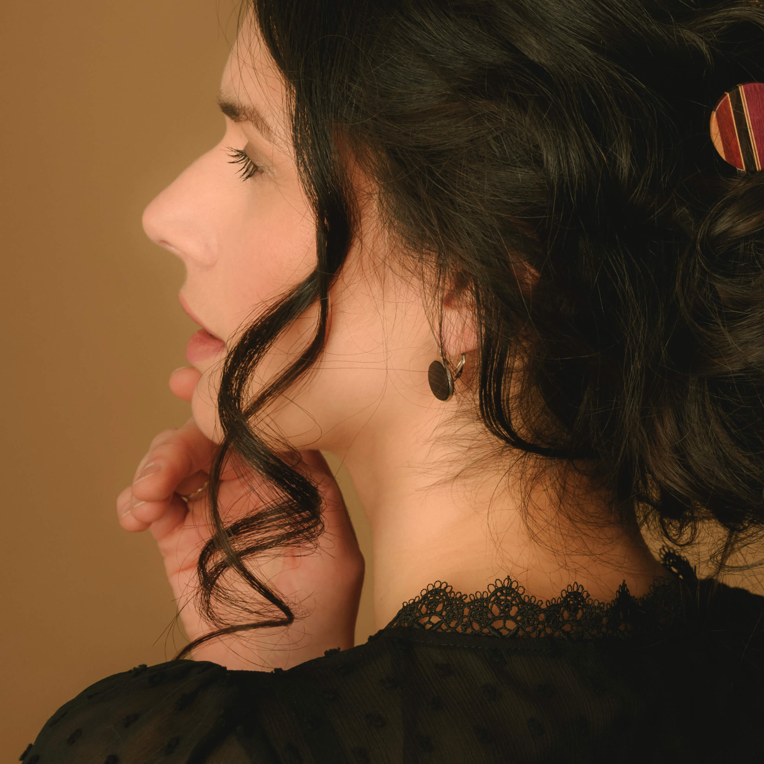boucles d'oreilles en bois artisanal fait au Québec par isabelle ferland
