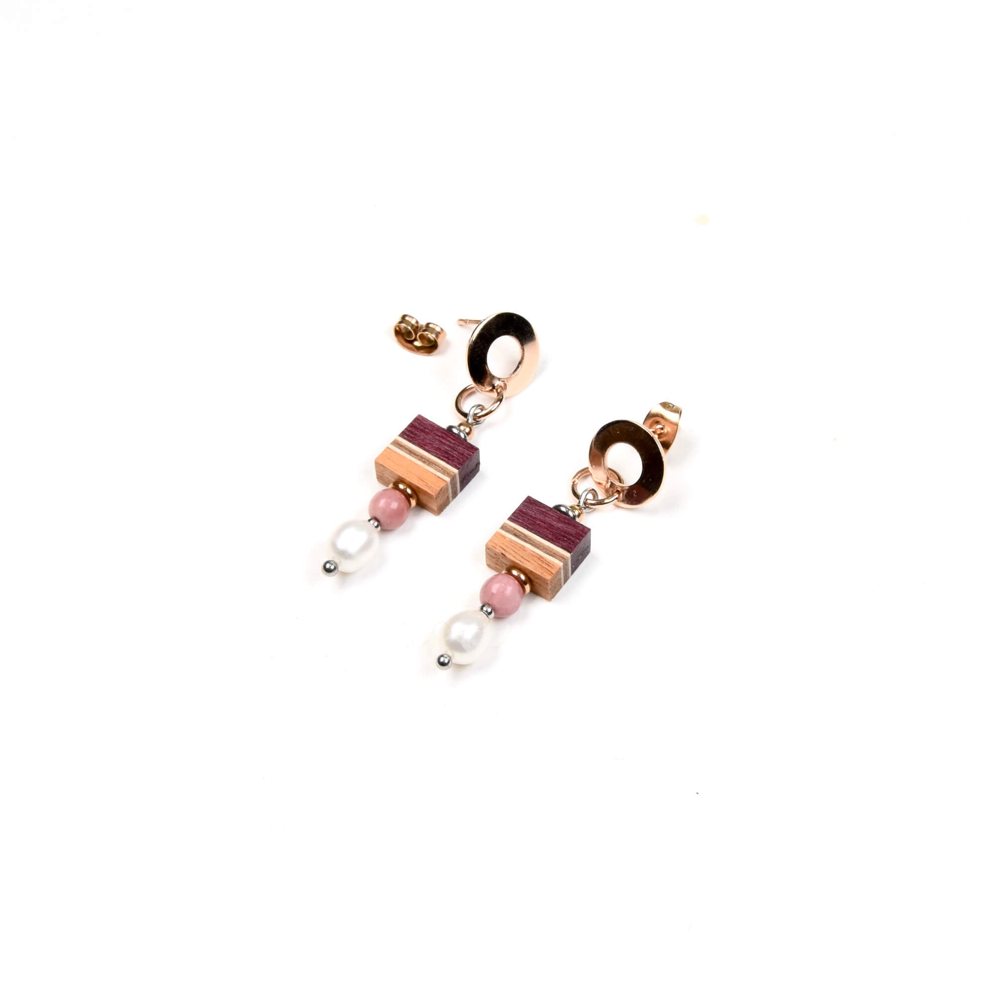 Boucles d'oreilles en bois et perles par isabelle ferland
