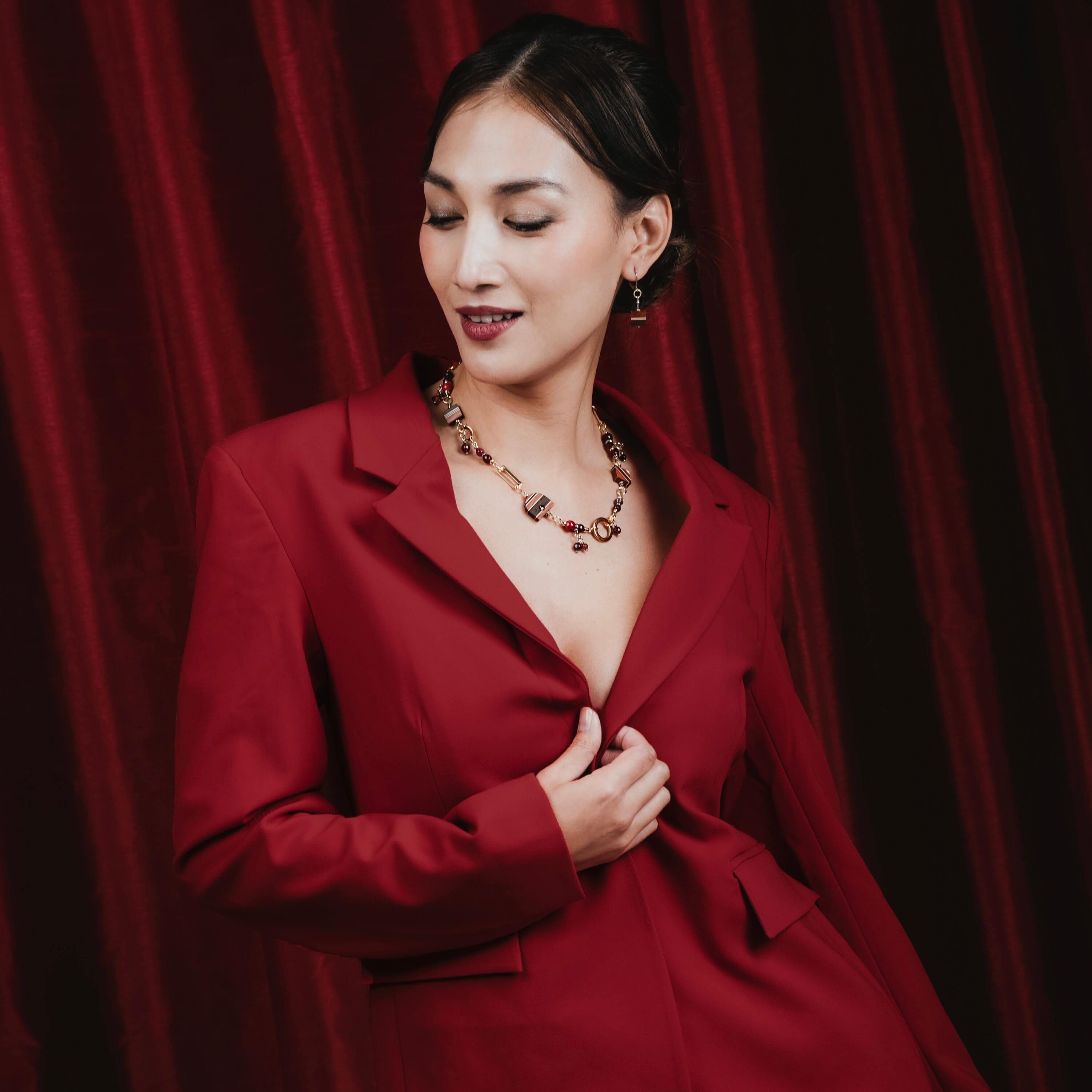 collier tendance 2026, collier rouge et or pour femme, bijoux artisanal