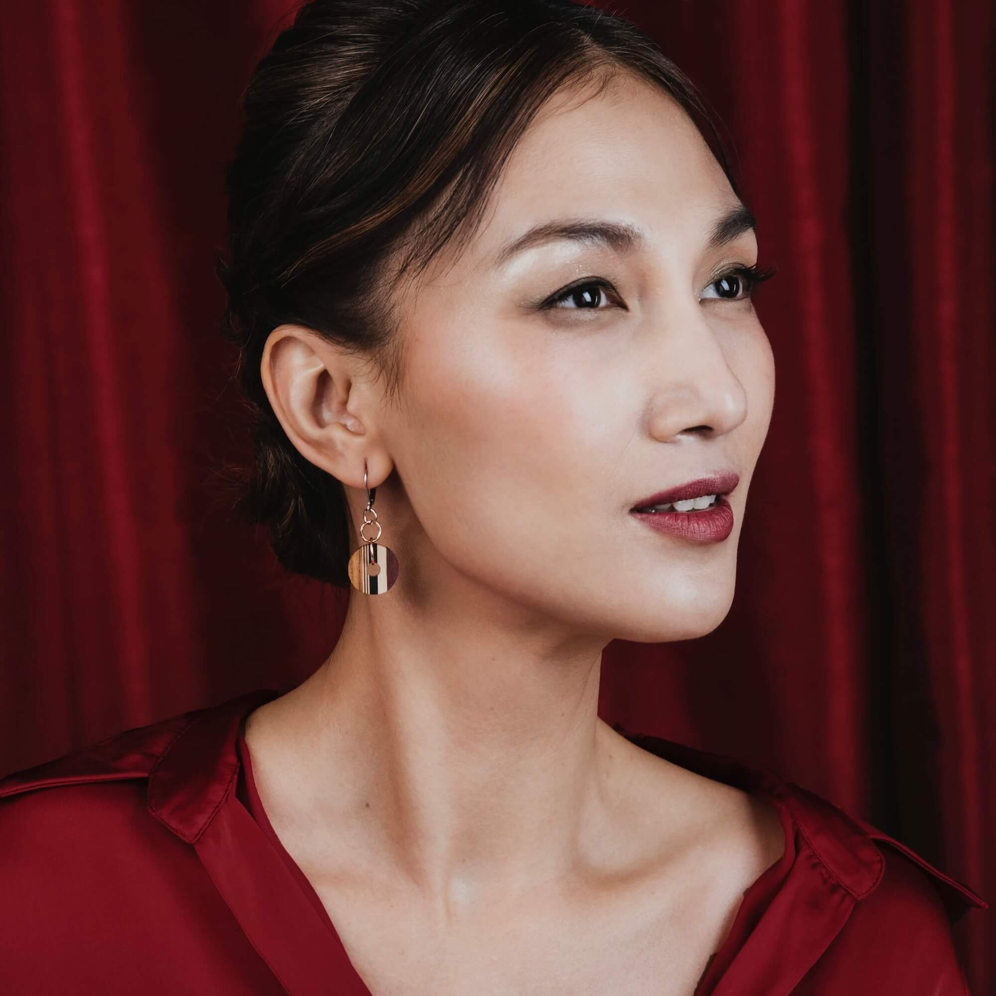 boucles-oreilles-bois, bijoux-artisanaux, fait-main-quebec, bois-precieux, acier-inoxydable, cadeau-femme, bijoux-naturels