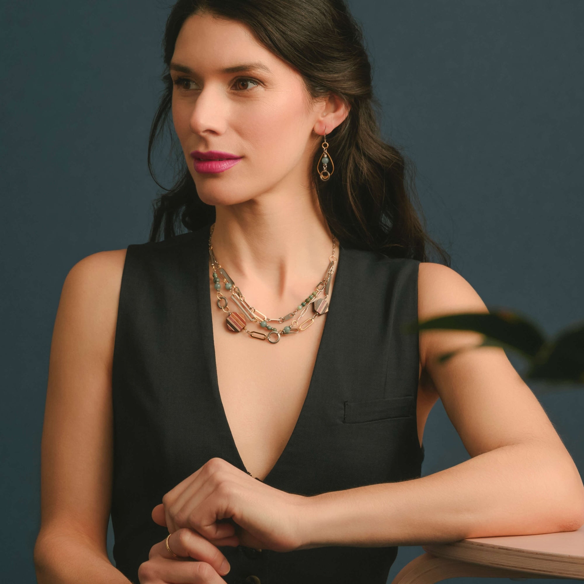 Bijoux pour femme collier triple rangs fait par isabelle ferland bijoux en bois collection 2025