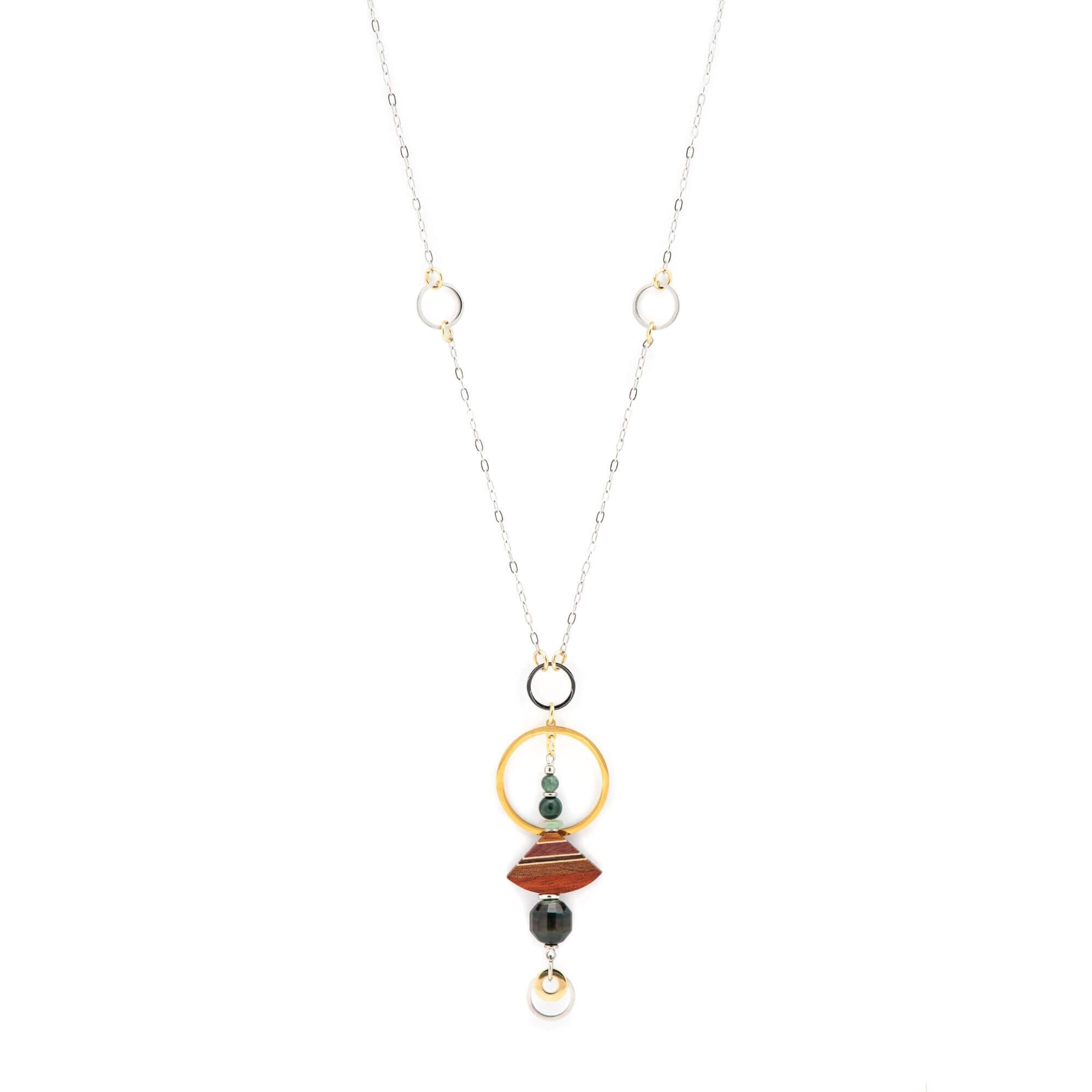 Collier long pour femme fait main au Québec. bijoux tendances 2025