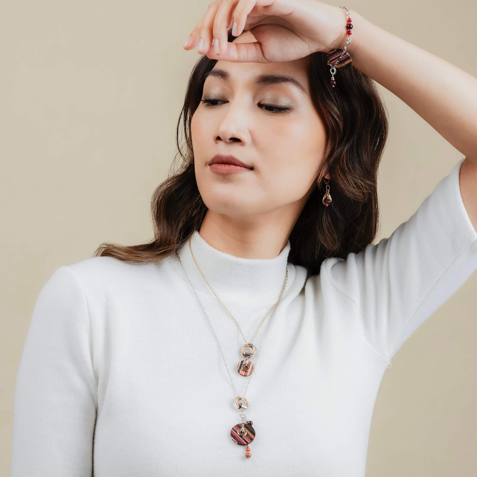 Collier pendentif mosaïque de bois et acier inoxydable 316 hypoallergène— Bijoux artisanaux Isabelle Ferland, Québec