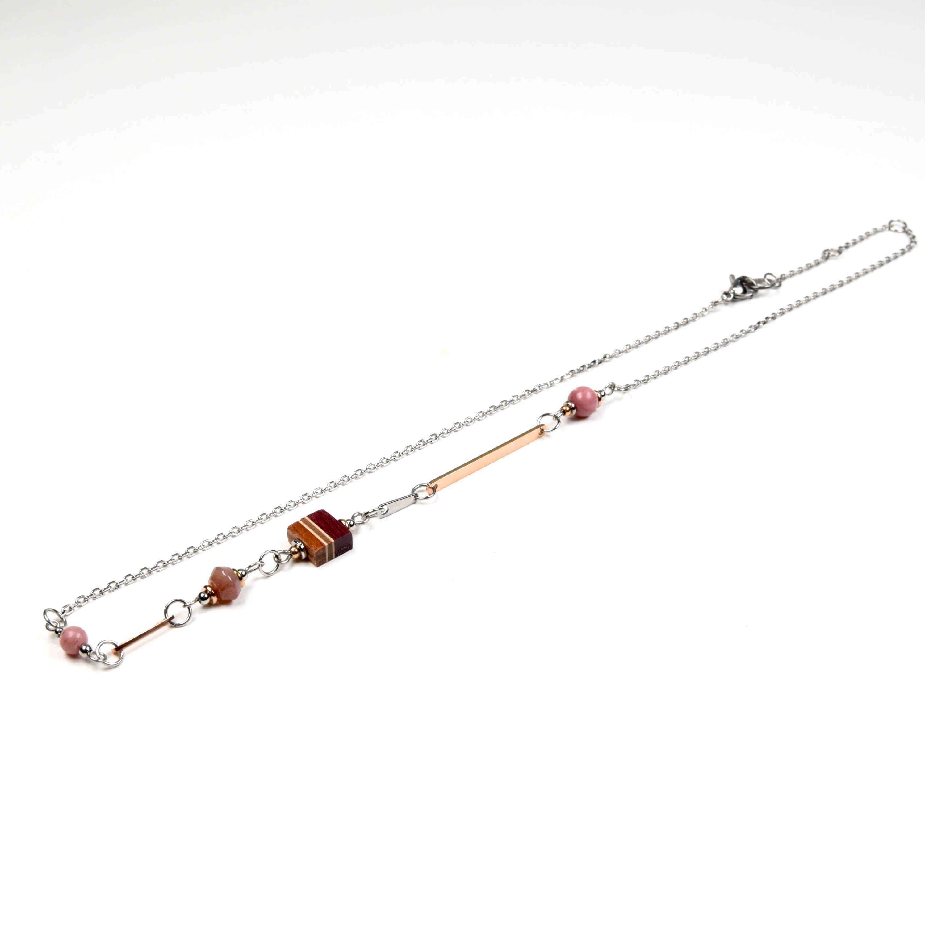 collier avec perle rose fait main au Québec
