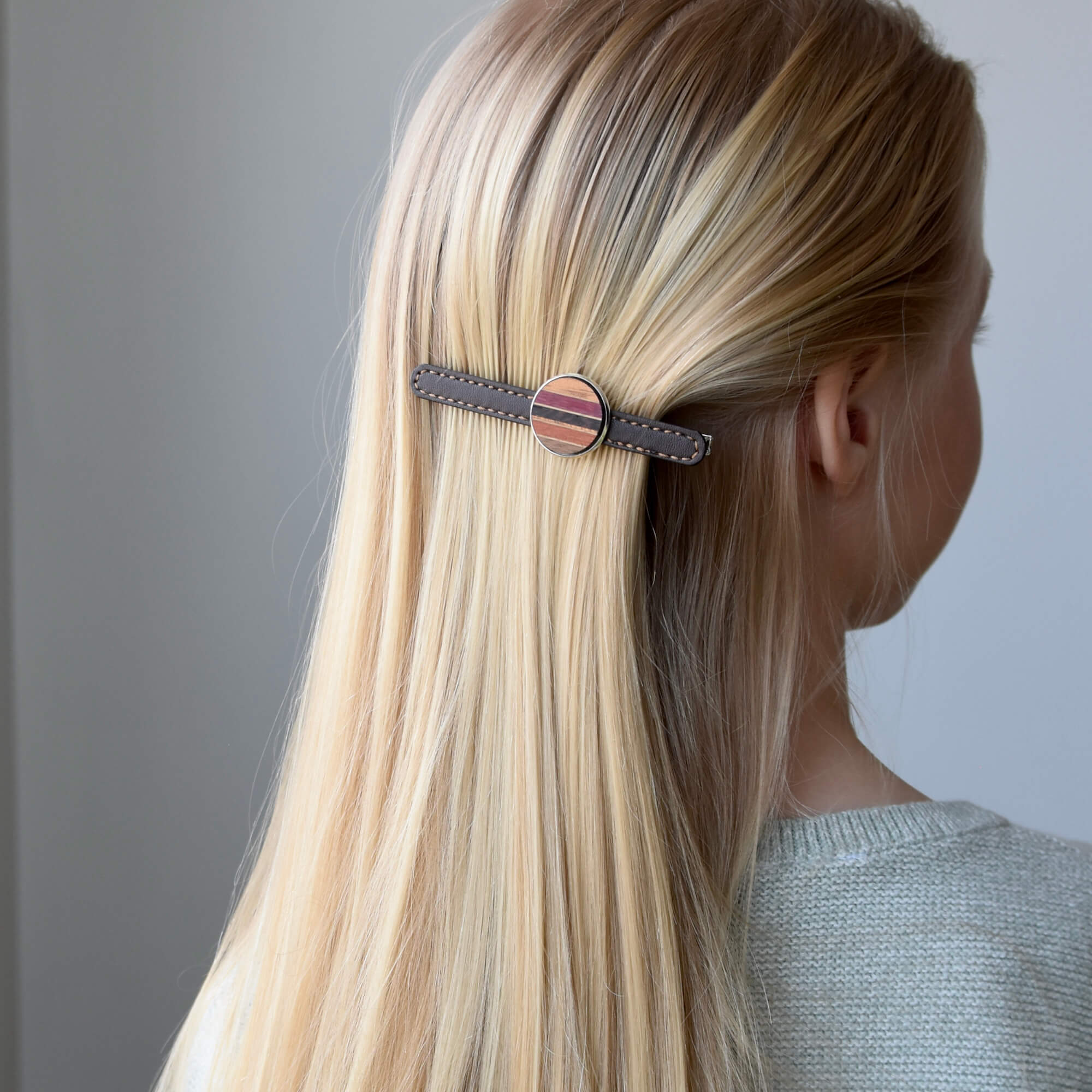 barrette en cuir pour cheveux fait main au Québec