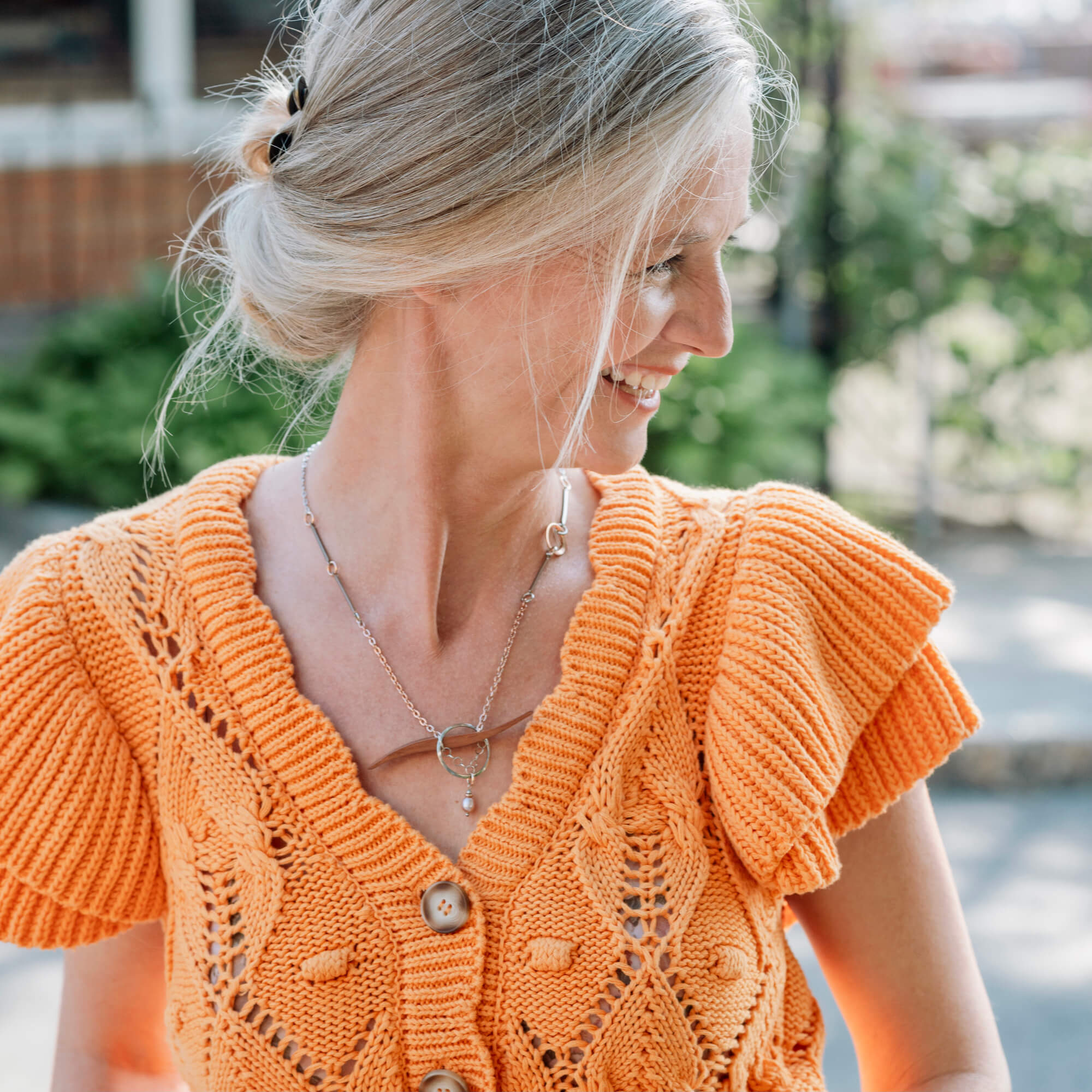 wooden jewelry necklace made in Quebec by Isabelle Ferland 