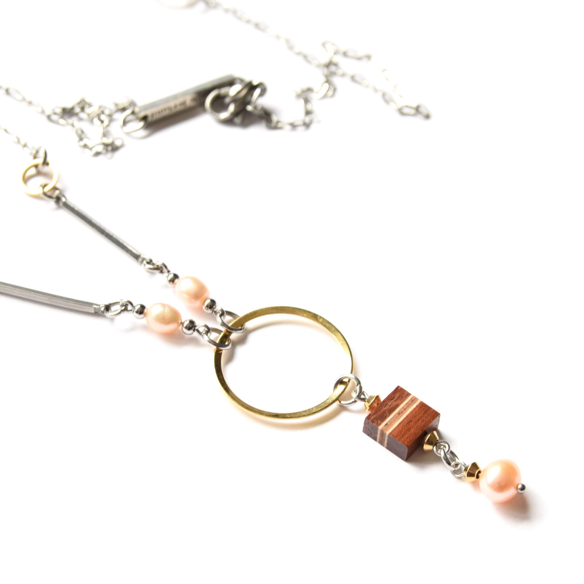 Collier long de la collection Solstice d'isabelle Ferland