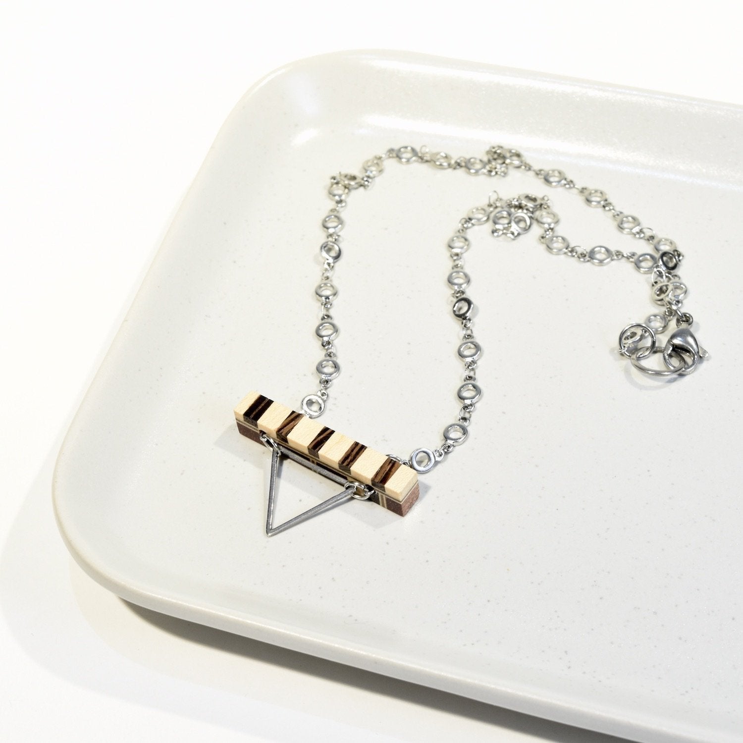 Collier barre avec triangle - #Isabelle_Ferland_bijoux#