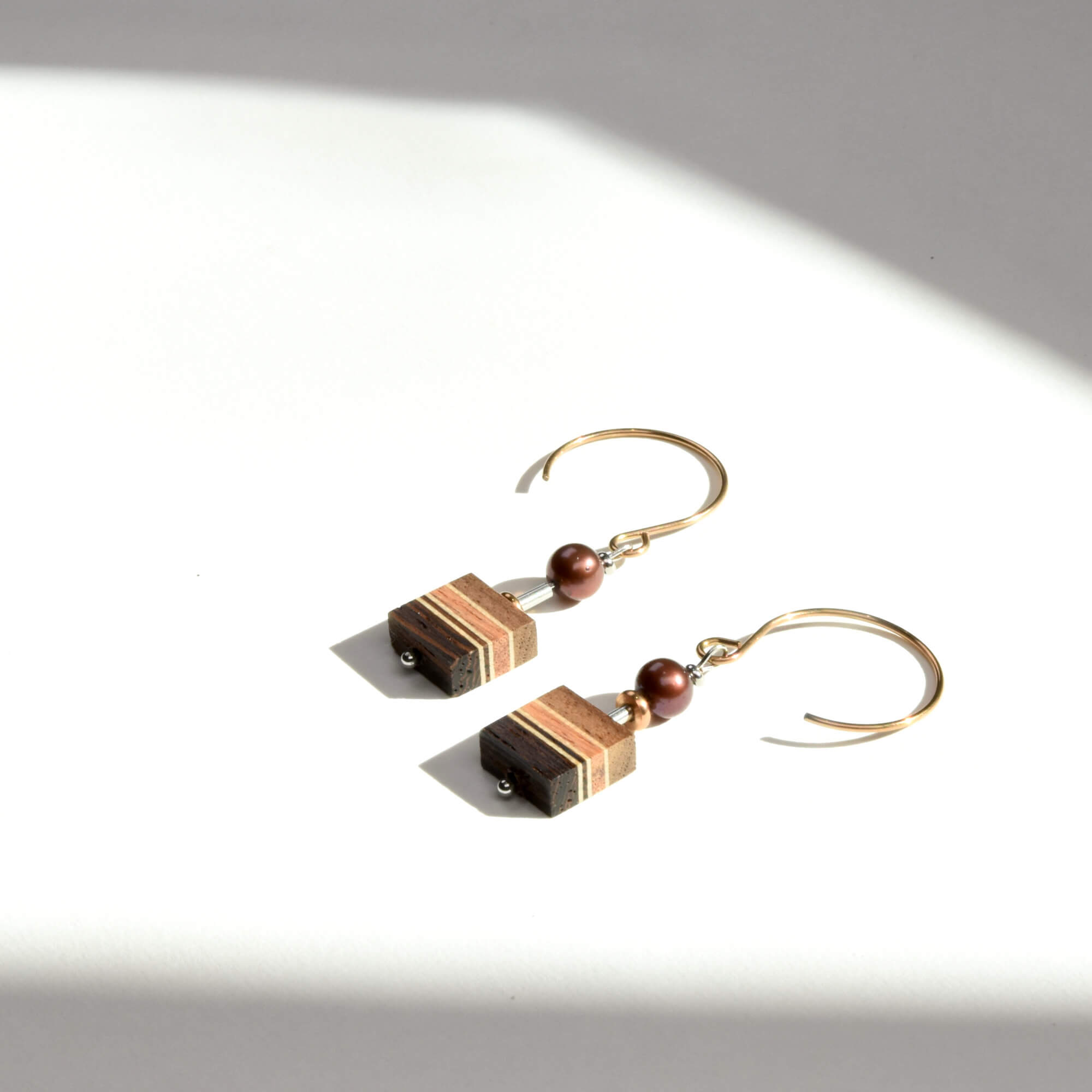 boucles en bois fabriqué au Québec par Isabelle ferland bijoux