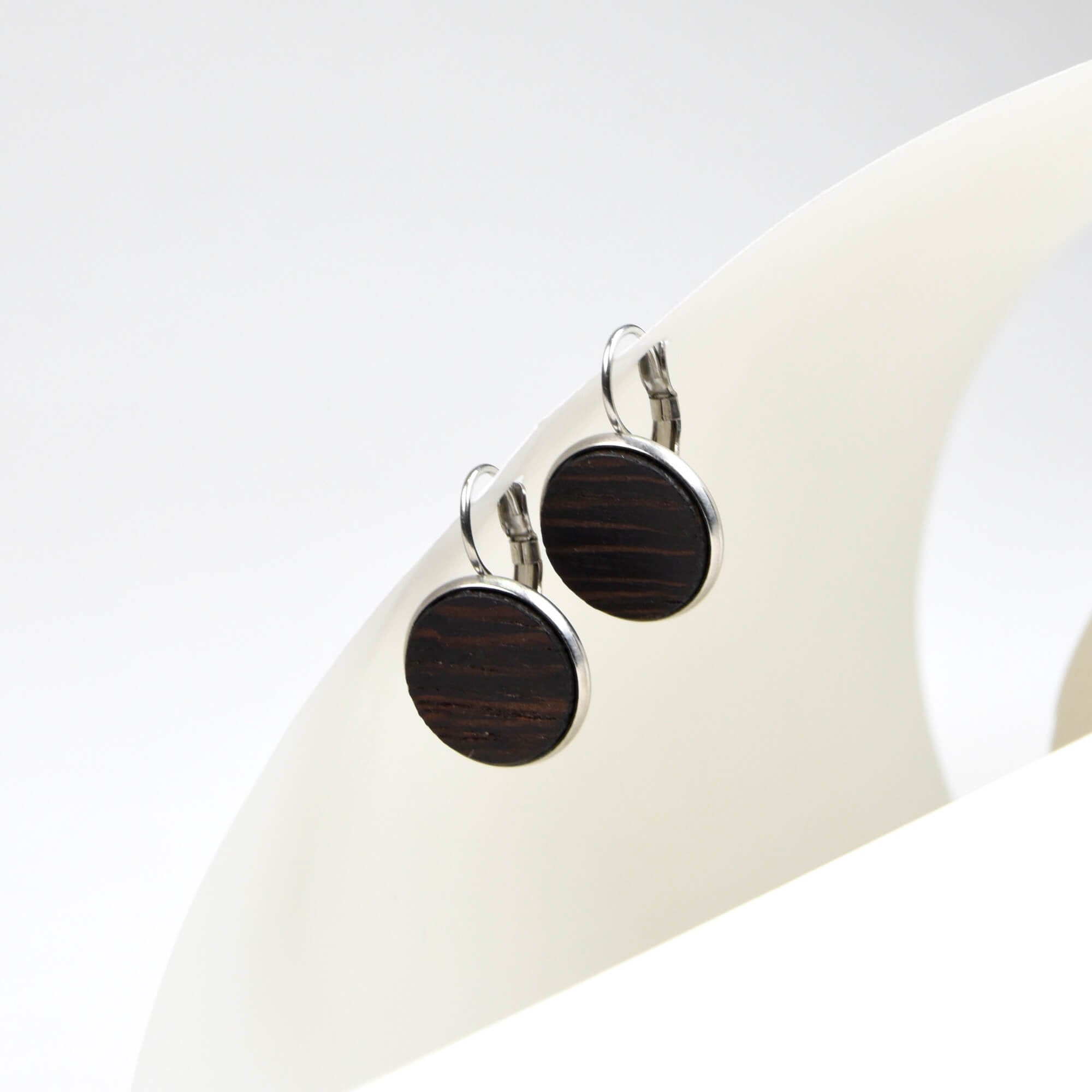 boucles d'oreilles boutons en bois fabriqué au Québec
