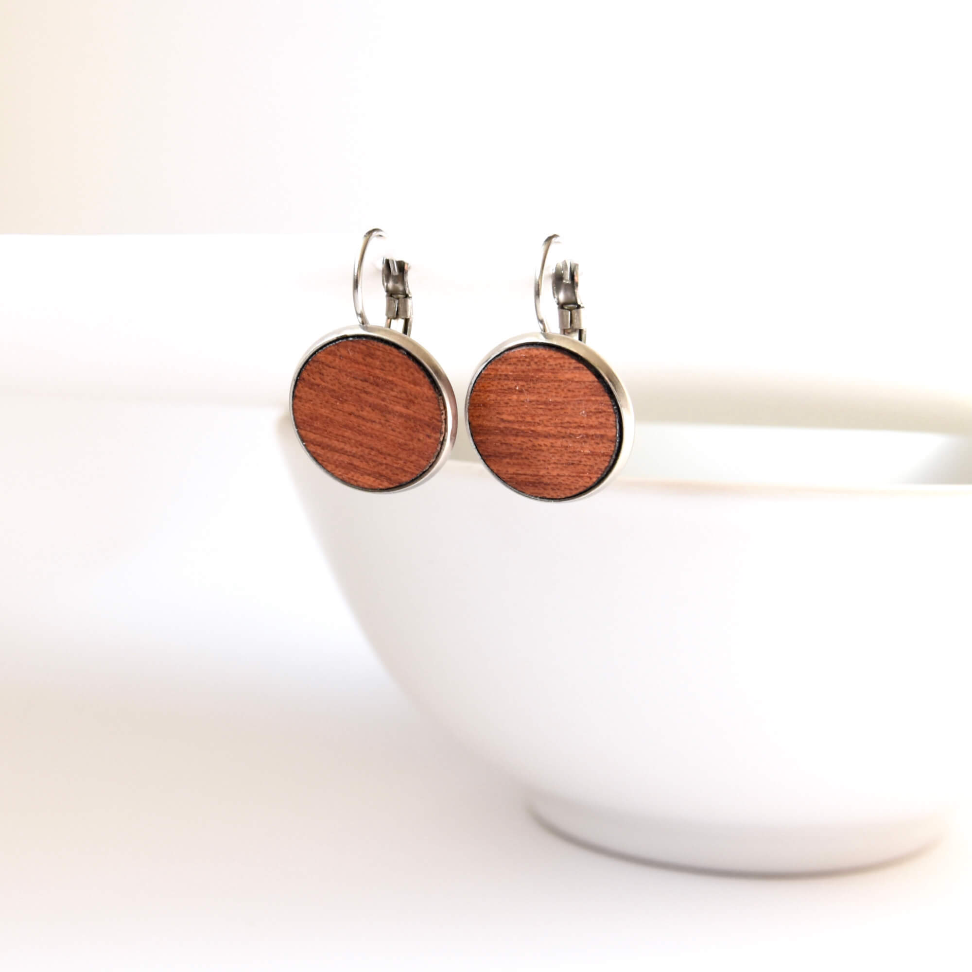 boucles boutons en bois artisanal | Isabelle Ferland bijoux