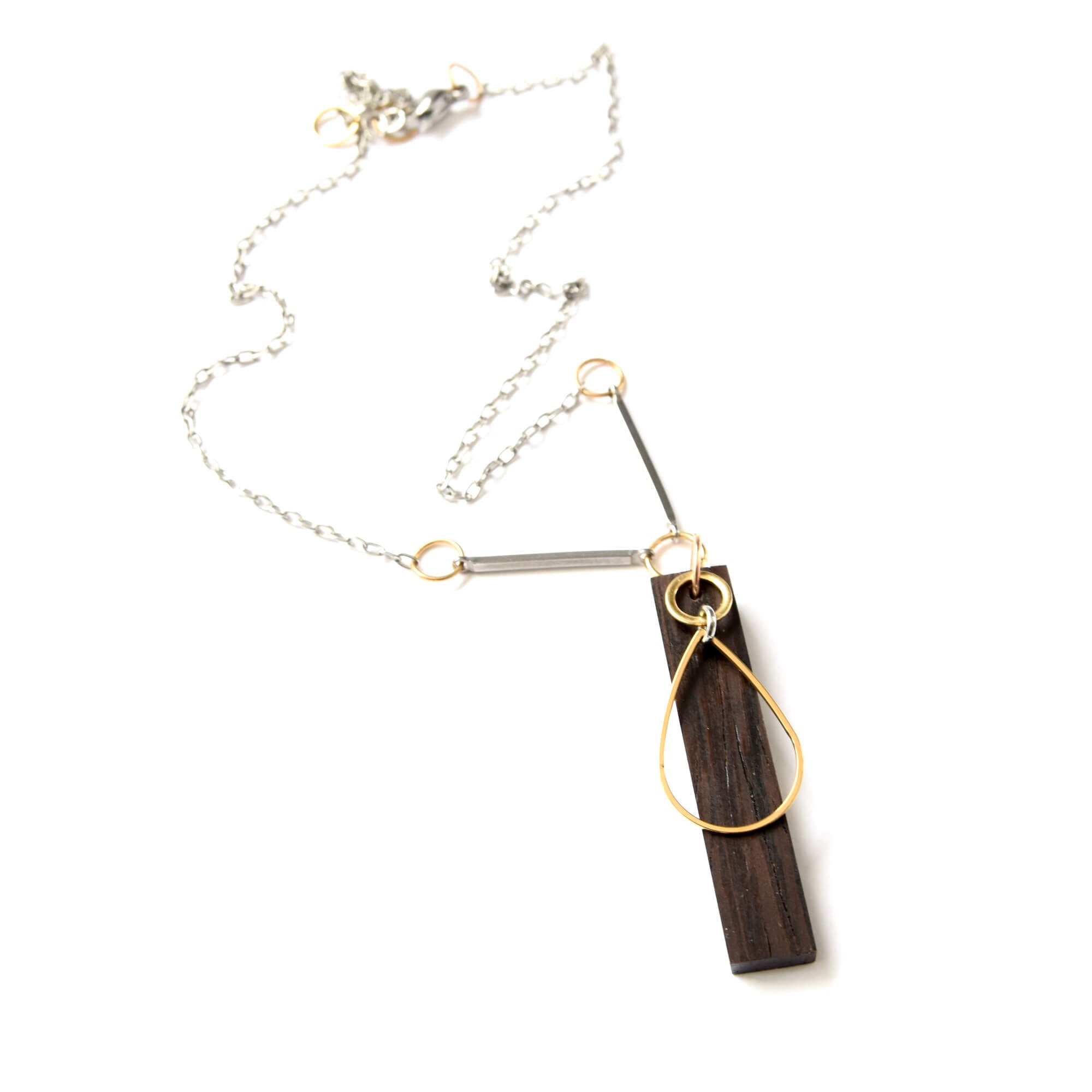 collier en bois artisanal fait au Québec isabelle ferland