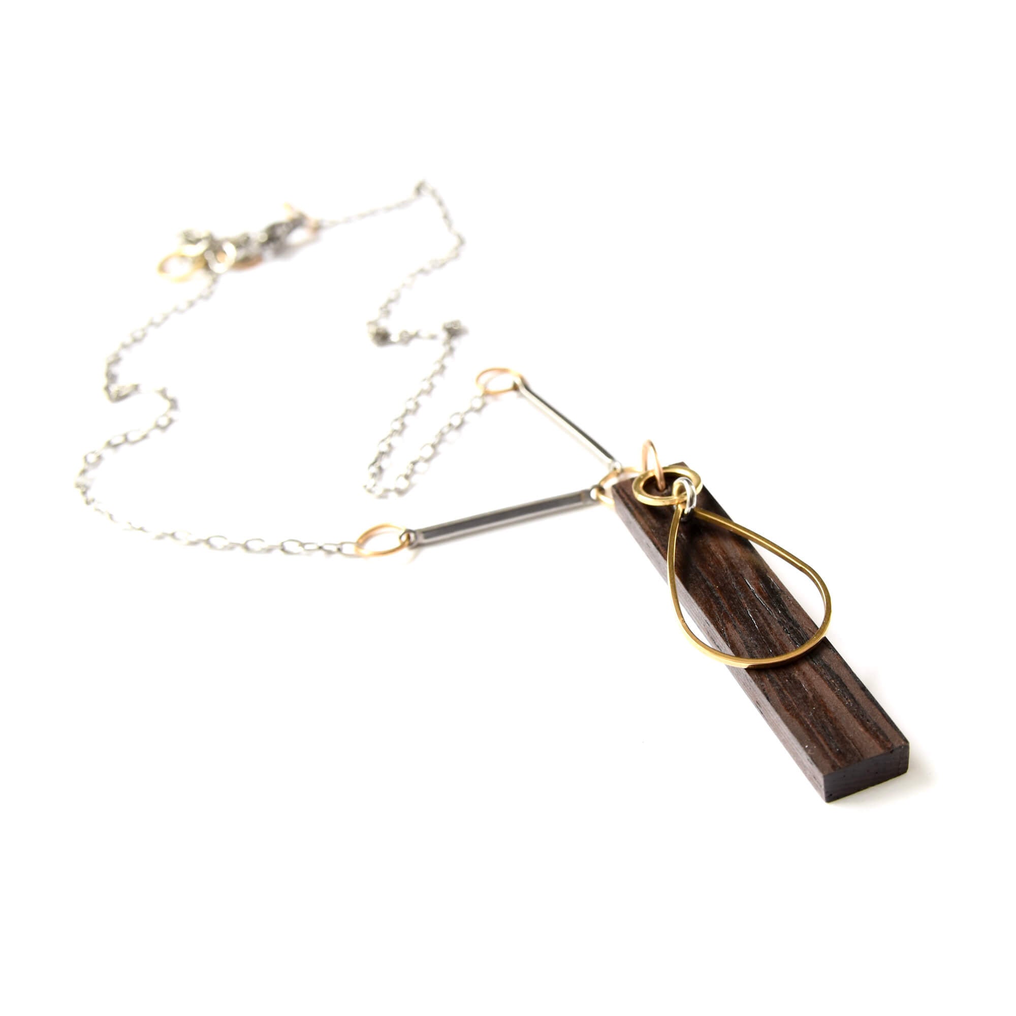 nouvelle collection bijoux été 2022, collier en bois artisanal