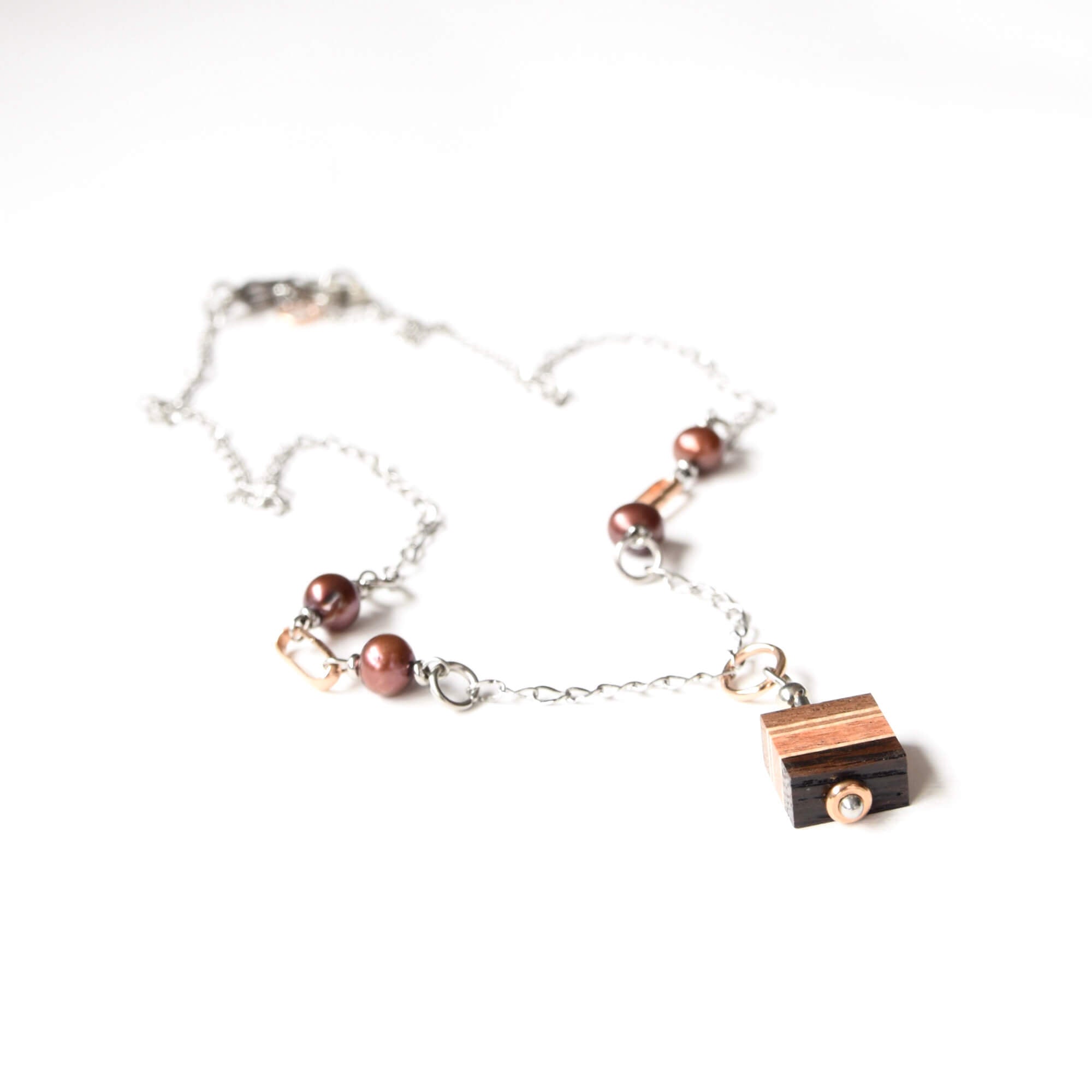 collier avec perles fabriqué au Québec, Canada par isabelle ferland bijoux