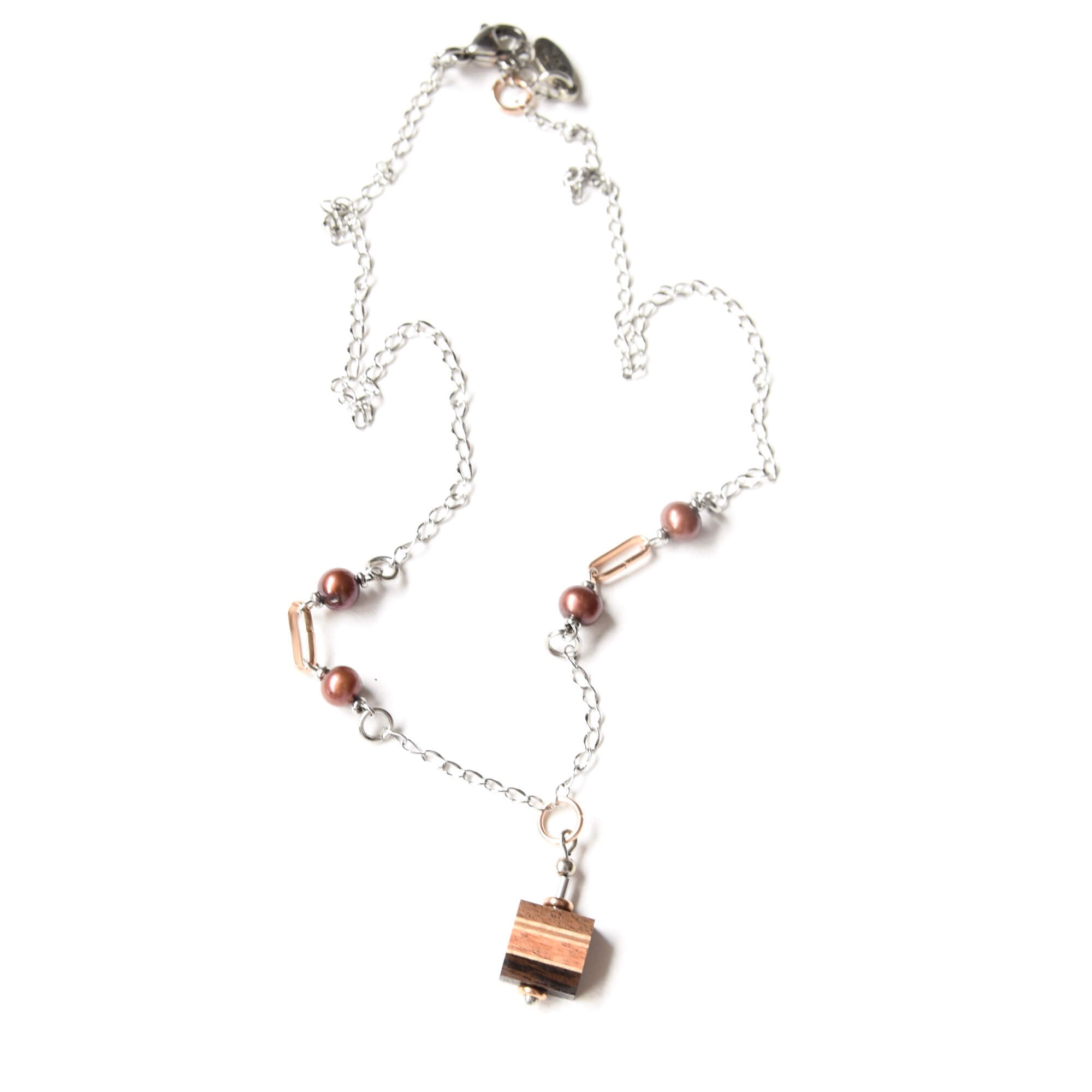 collier avec perles fabriqué au Québec, Canada par isabelle ferland bijoux