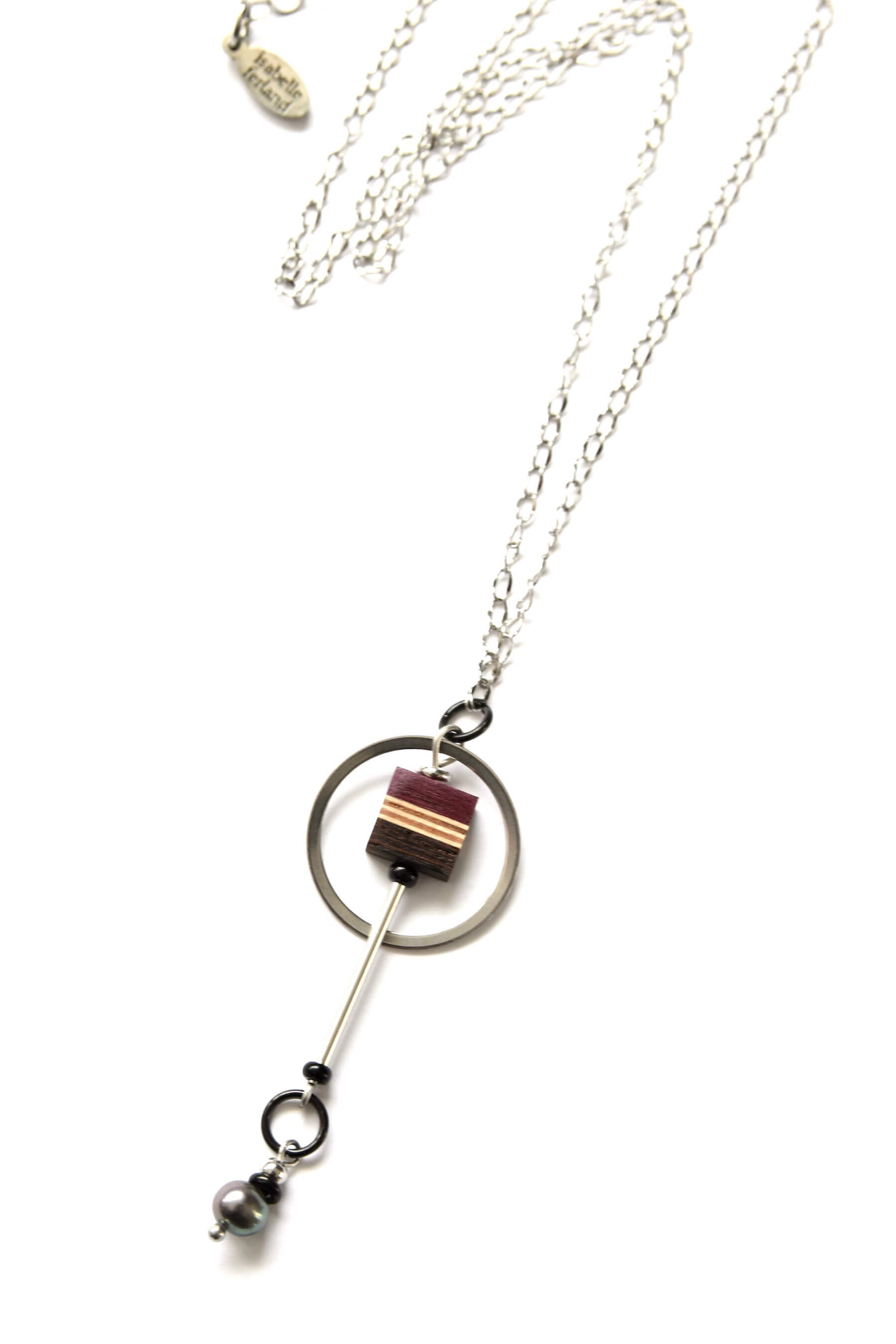 collier en bois fabriqué au Québec par Isabelle Ferland bijoux en bois