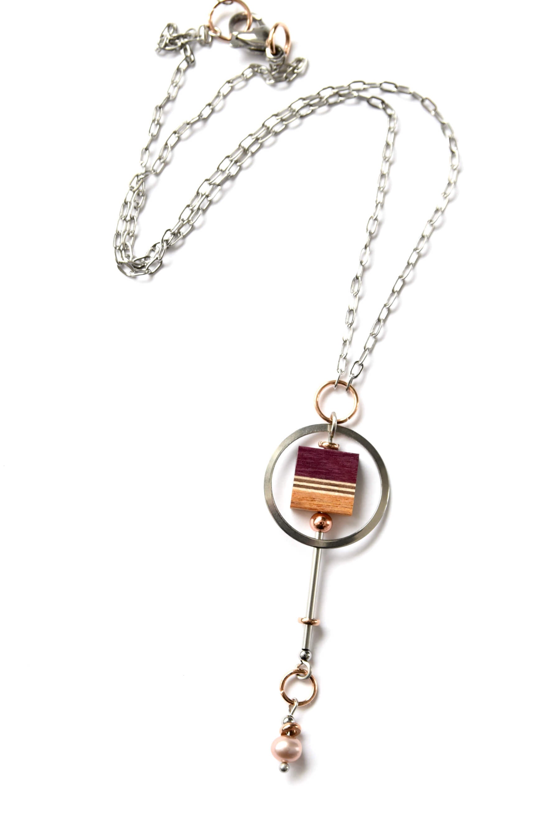 collier en bois fabriqué au Québec par Isabelle Ferland bijoux en bois