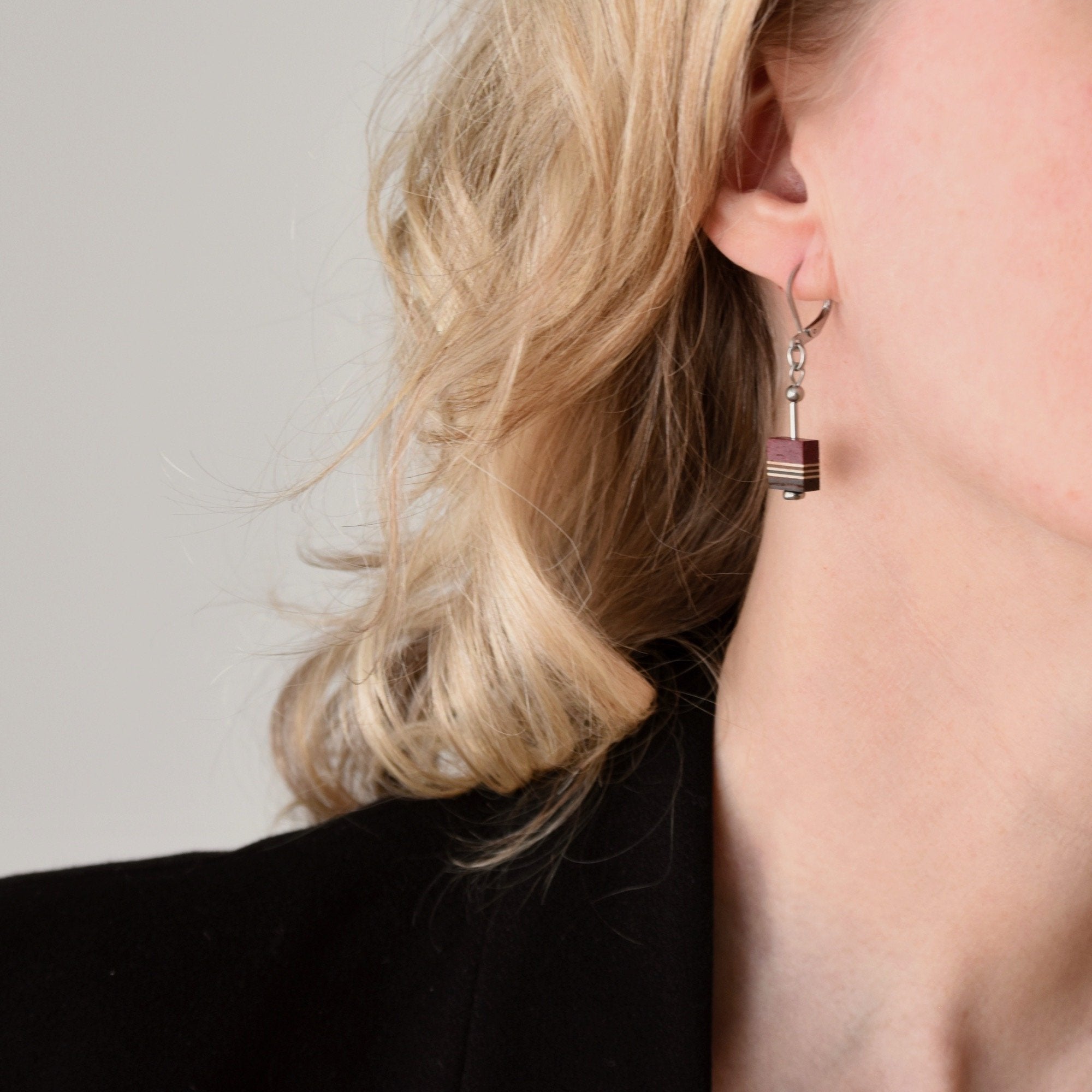 Boucle d'oreille carré en bois Isabelle Ferland bijoux