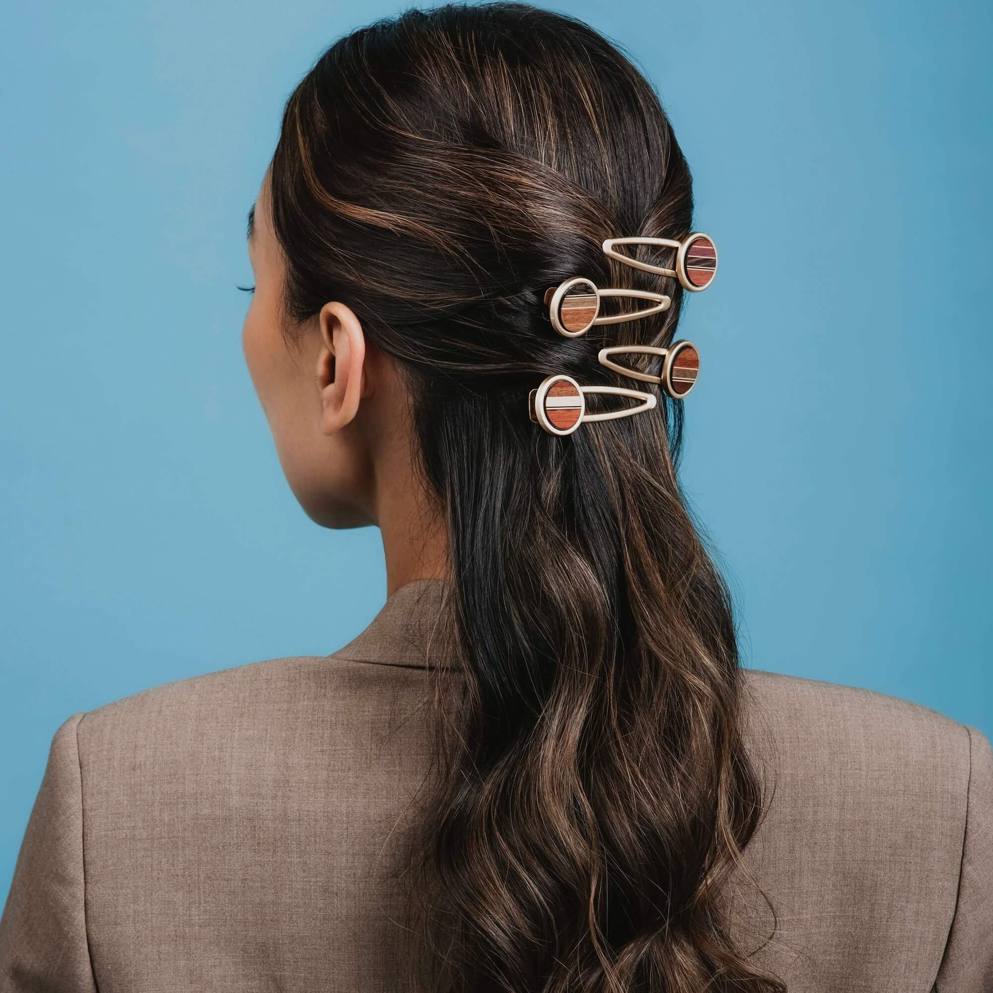 Pince à cheveux chic ornée de bois