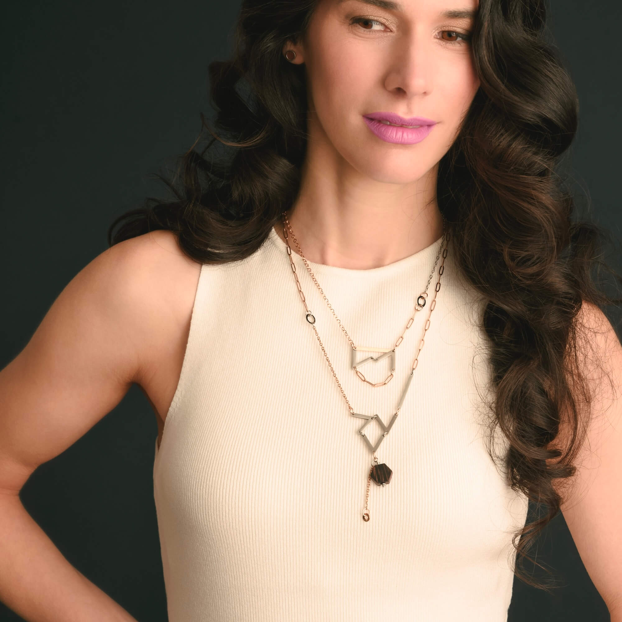 Bijou artisanal femme Bijoux durables et écologiques. Collier élégant pour femme
Colliers superposés