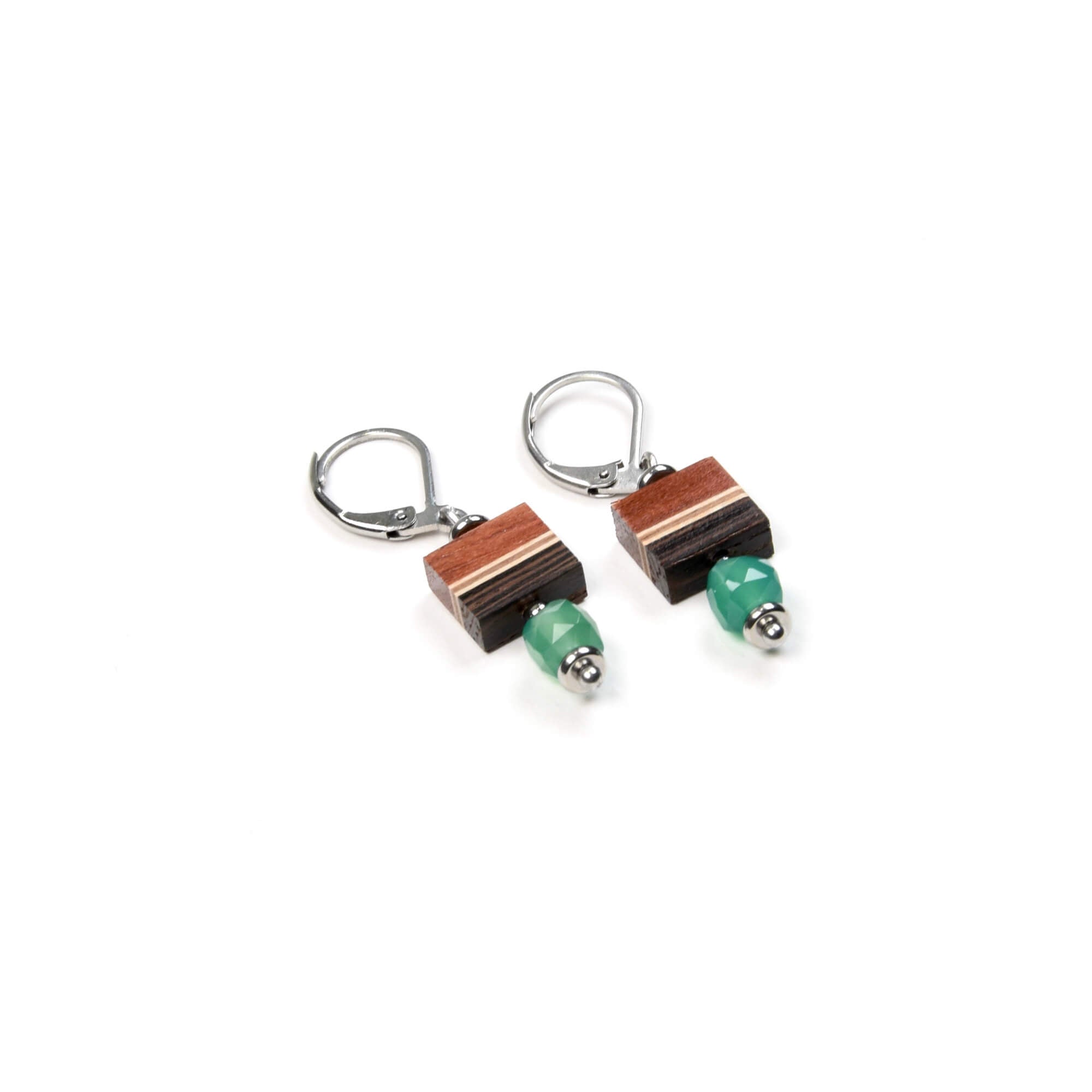  boucles d’oreilles en bois fabriqués dans mon atelier à Québec