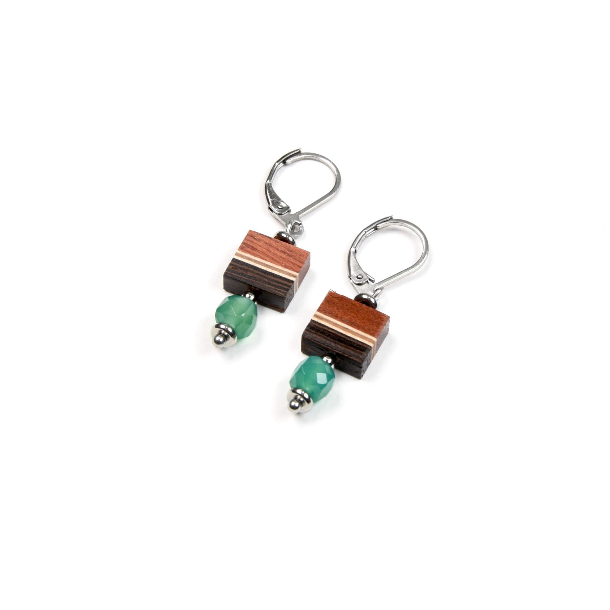  boucles d’oreilles en bois fabriqués dans mon atelier à Québec
