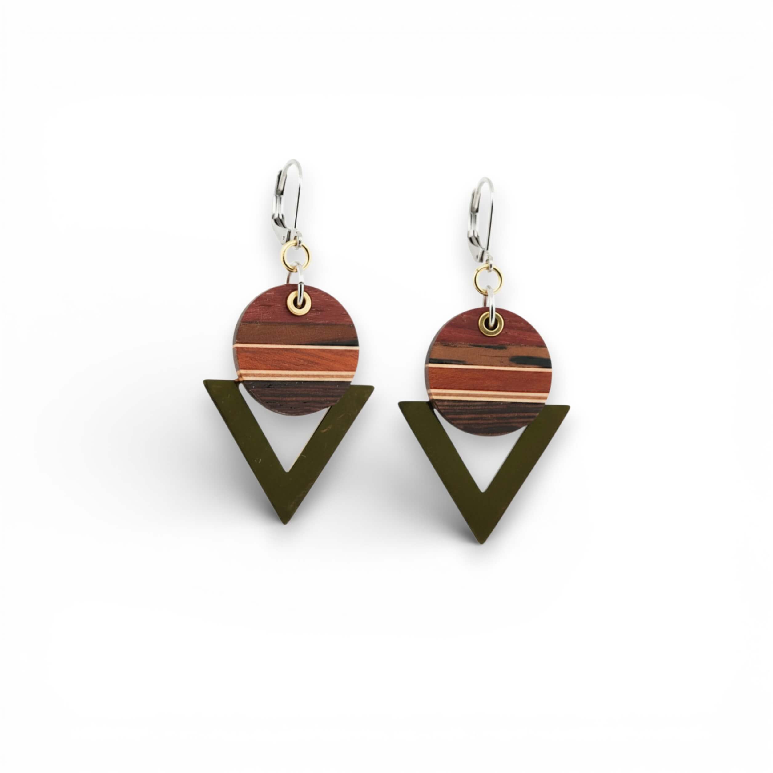 Boucles d’oreilles en bois faits main au Québec