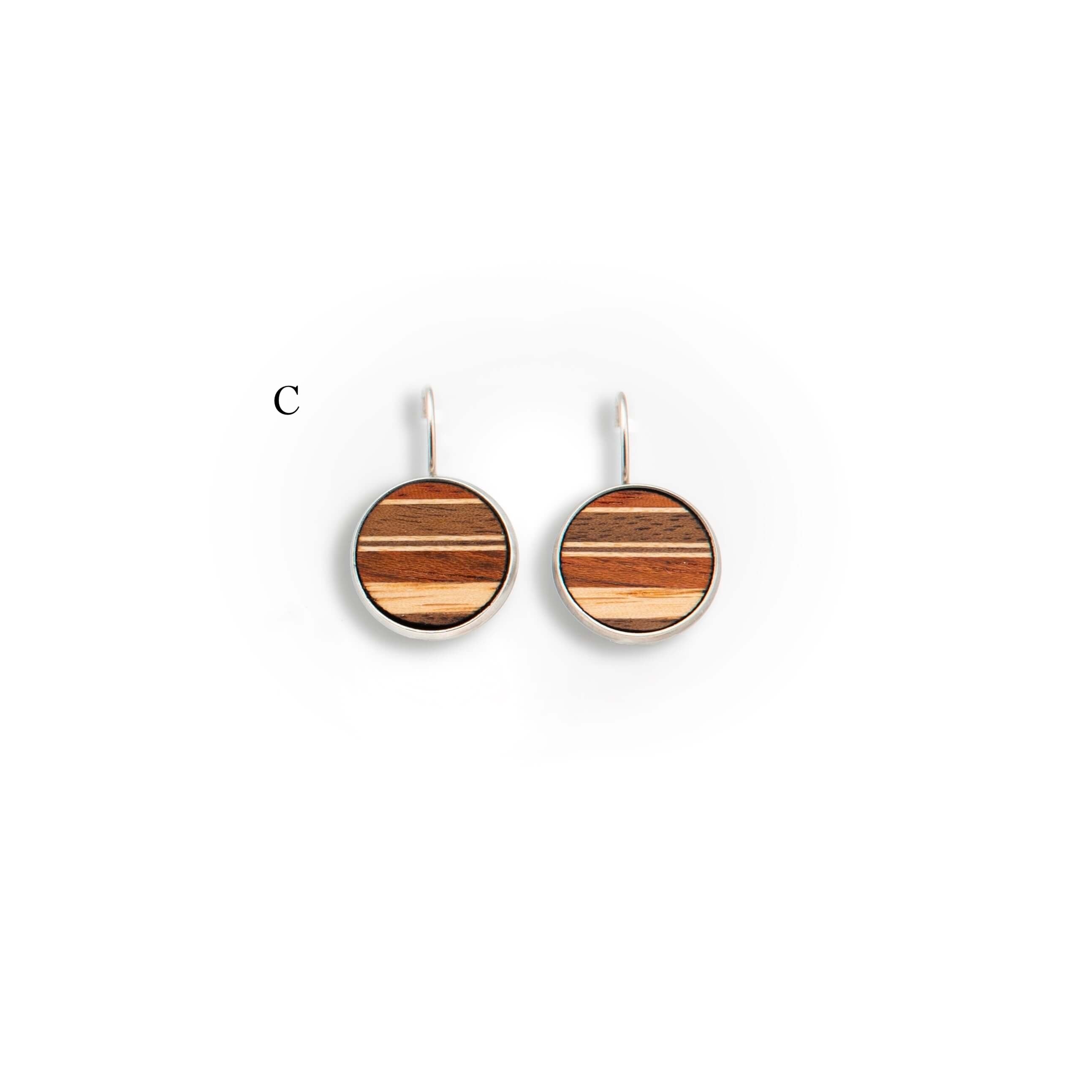 Boucles d'oreilles boutons artisanal en bois faits au Québec, stud en bois 