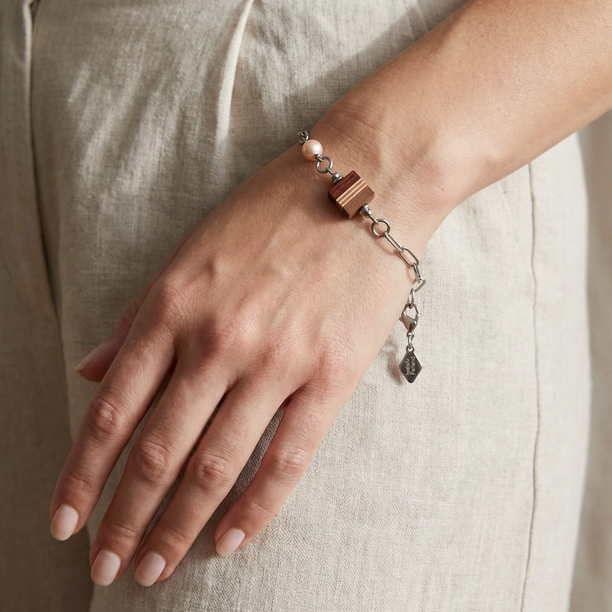 wood bracelet made in Québec- Isabelle ferland 