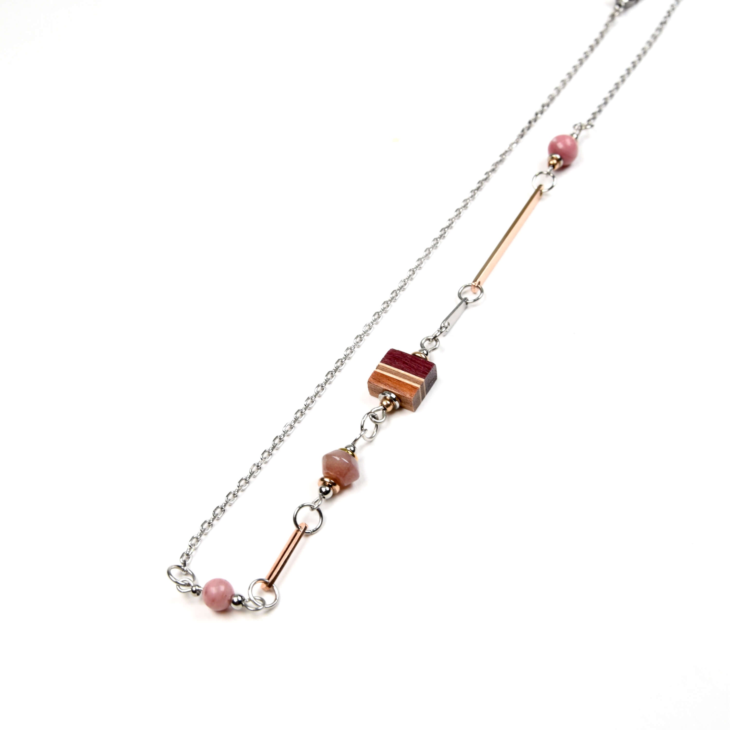 collier avec perle rose fait main au Québec