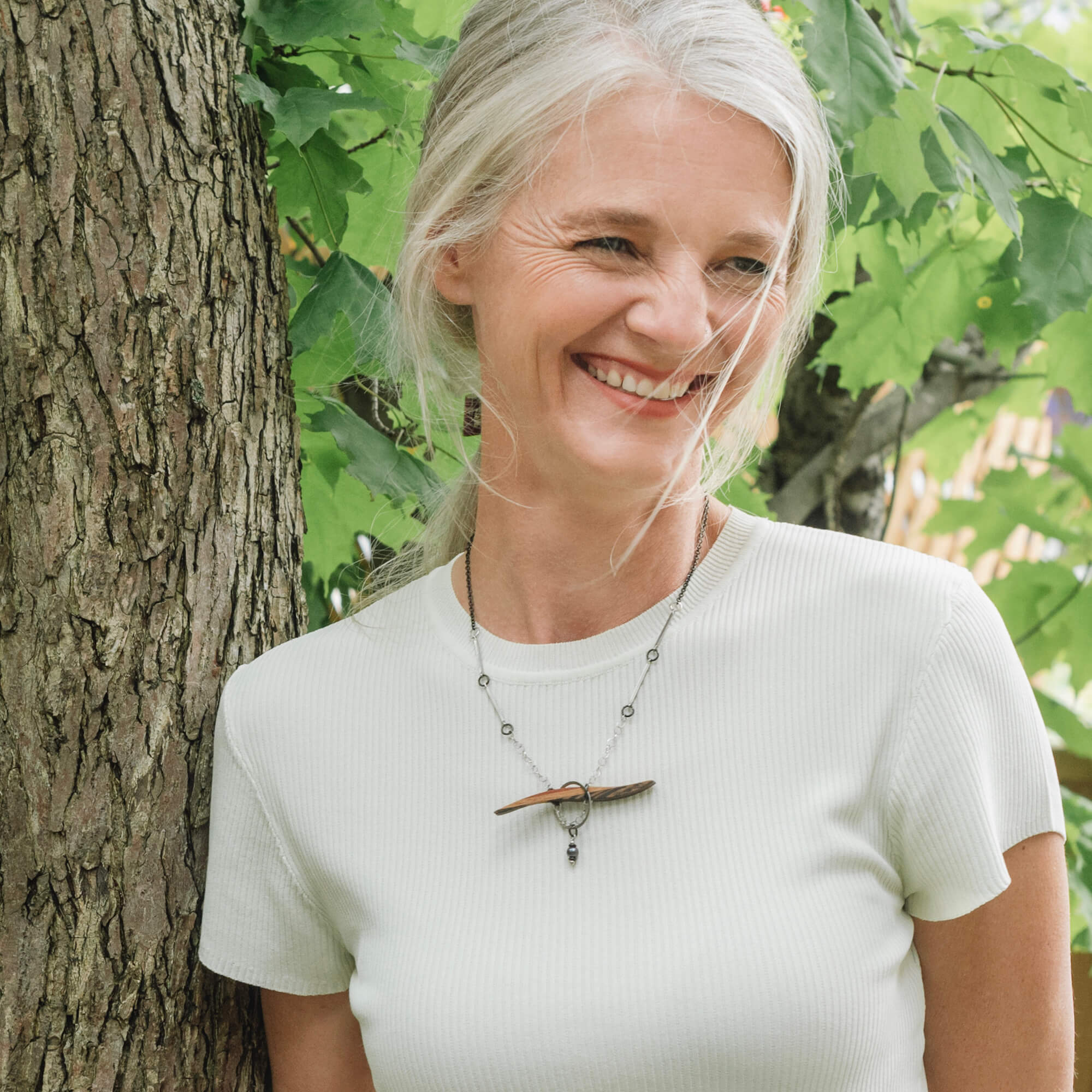 bijoux en bois collier fabriqué au Québec par Isabelle Ferland 