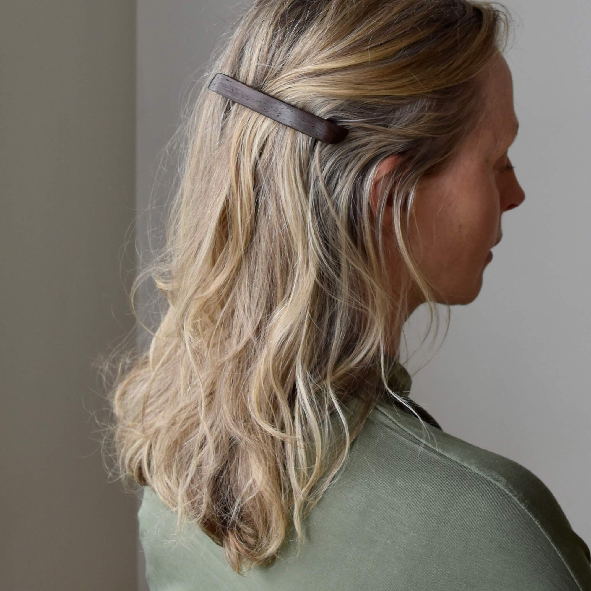 barrette en bois artisanal fabriqué au Québec par Isabelle Ferland bijoux