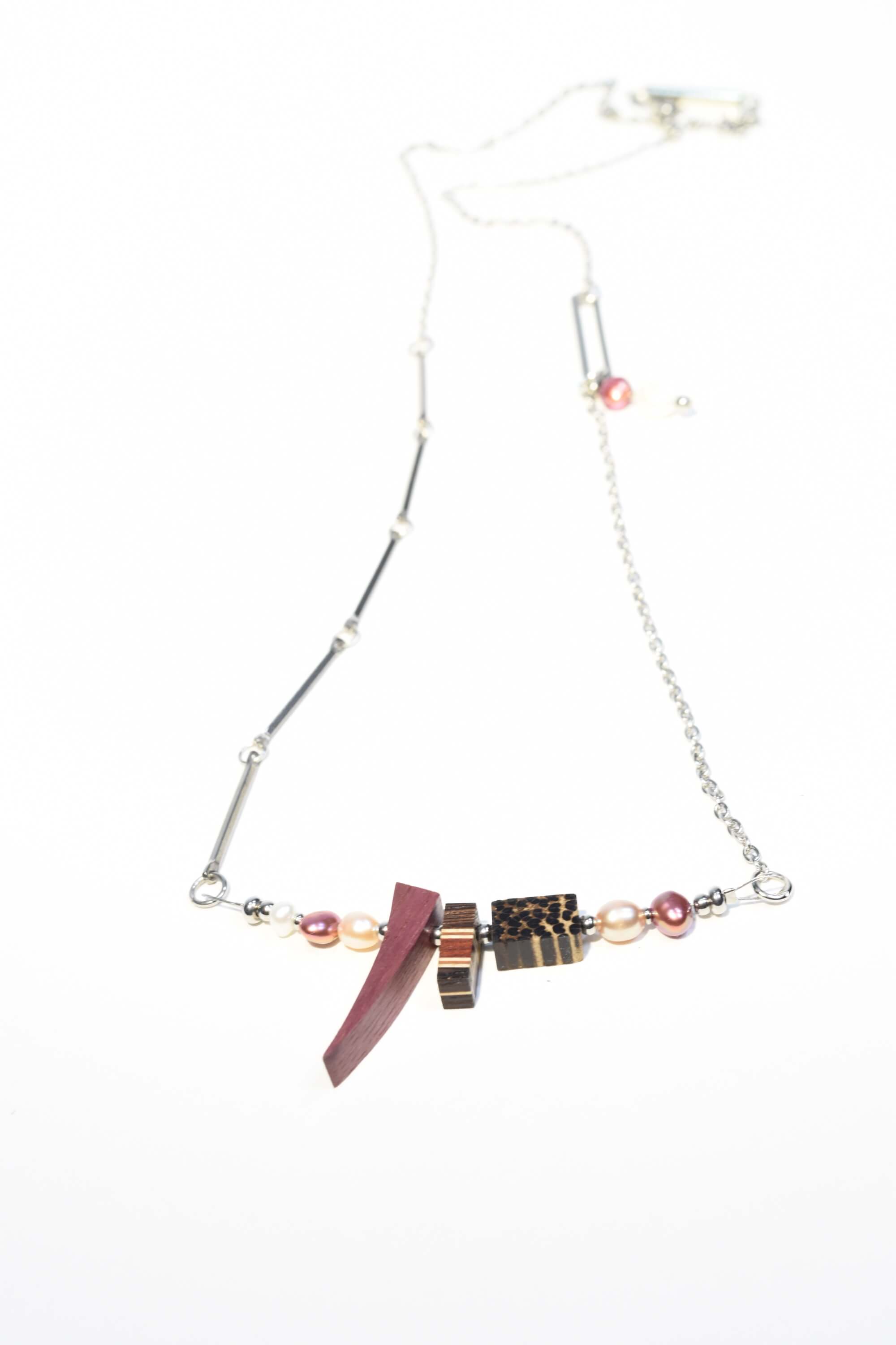 Long necklace with pink freshwater pearls| Parade
