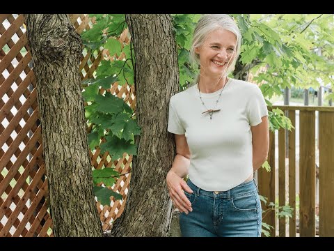 collier en bois en acier inoxydable fait au Québec par Isabelle ferland 